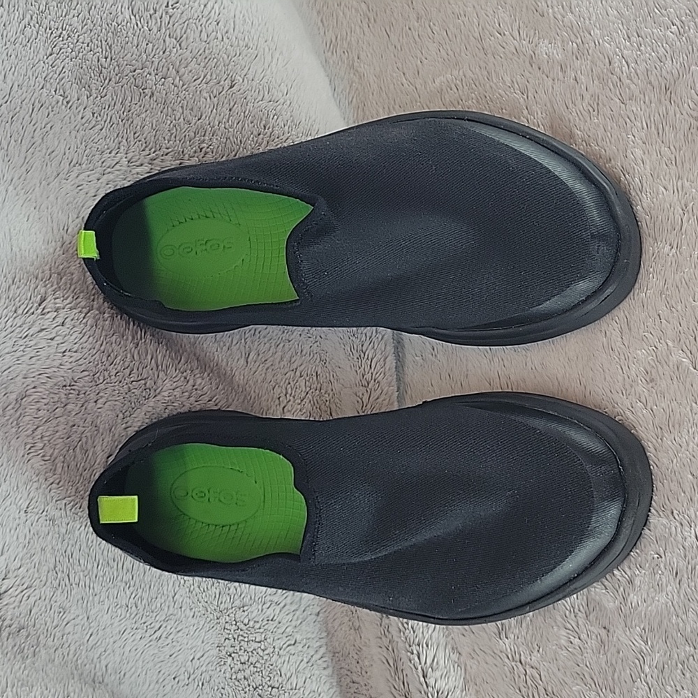 Oofos shoe